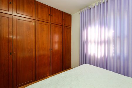Casa de condomínio à venda com 160m², 3 quartos e 4 vagas Casa de condomínio à venda com 160m², 3 quartos e 4 vagasQuarto 1
