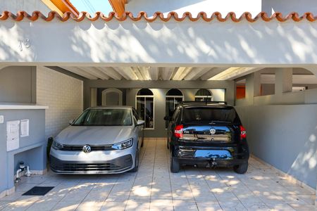 Casa de condomínio à venda com 160m², 3 quartos e 4 vagas Casa de condomínio à venda com 160m², 3 quartos e 4 vagasGaragem