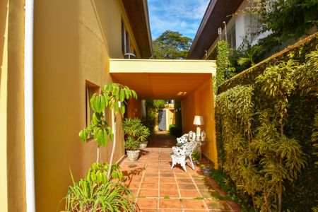 quintal de casa à venda com 4 quartos, 450m² em Alto de Pinheiros, São Paulo