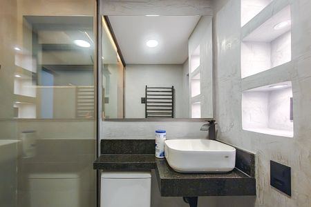Banheiro de kitnet/studio para alugar com 1 quarto, 25m² em Santa Teresa, Rio de Janeiro