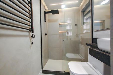Banheiro de kitnet/studio para alugar com 1 quarto, 25m² em Santa Teresa, Rio de Janeiro