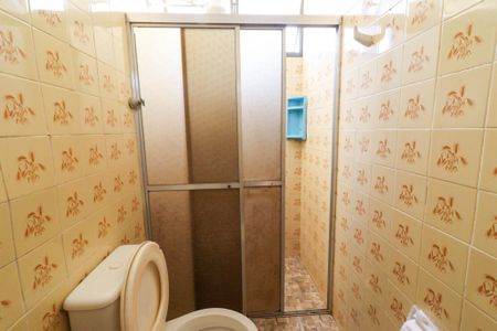 Banheiro de apartamento à venda com 1 quarto, 55m² em Centro, Campinas