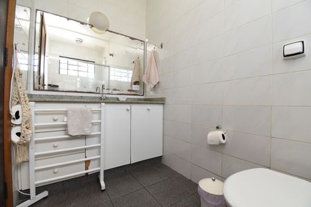 Casa à venda com 220m², 4 quartos e 2 vagasBanheiro da Suíte 2