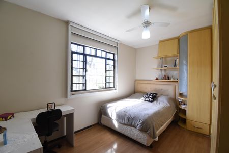 Casa à venda com 220m², 4 quartos e 2 vagasSuíte  2