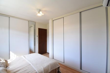 Casa à venda com 220m², 4 quartos e 2 vagasSuíte 3