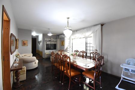Casa à venda com 220m², 4 quartos e 2 vagasSala 2