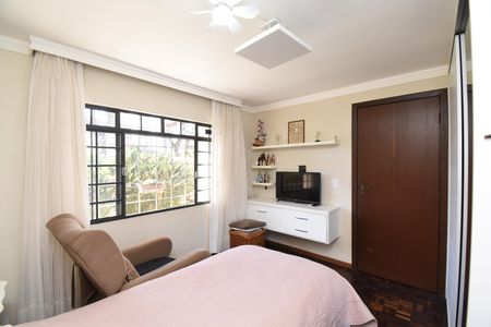 Casa à venda com 220m², 4 quartos e 2 vagasQuarto 4