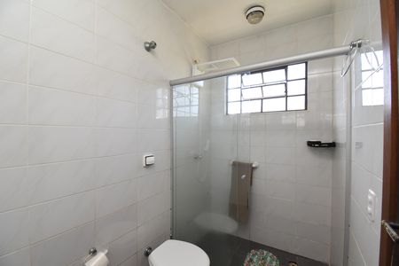 Casa à venda com 220m², 4 quartos e 2 vagasBanheiro da Suíte 2