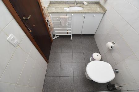 Casa à venda com 220m², 4 quartos e 2 vagasBanheiro da Suíte 2