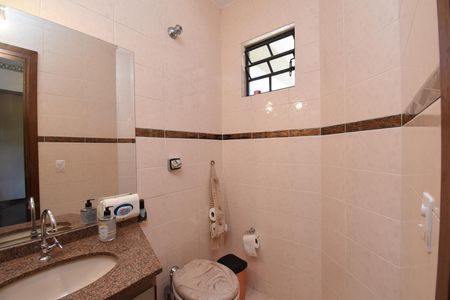 Casa à venda com 220m², 4 quartos e 2 vagasLavabo