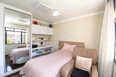 Casa à venda com 220m², 4 quartos e 2 vagasQuarto 4