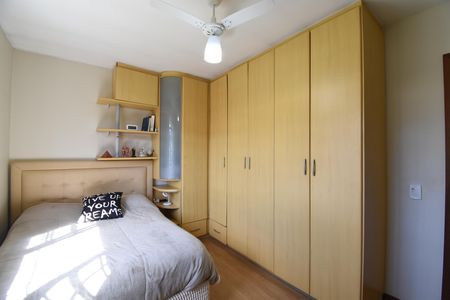 Casa à venda com 220m², 4 quartos e 2 vagasSuíte  2
