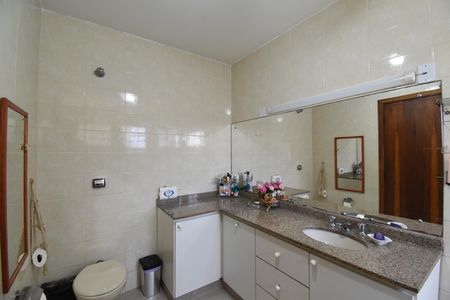 Casa à venda com 220m², 4 quartos e 2 vagasBanheiro da Suíte 3