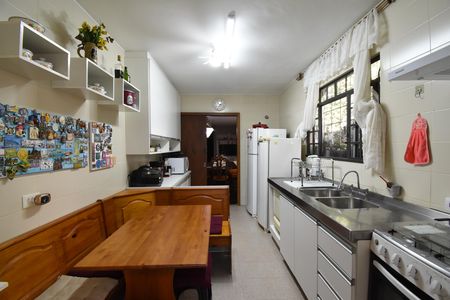 Casa à venda com 220m², 4 quartos e 2 vagasCozinha