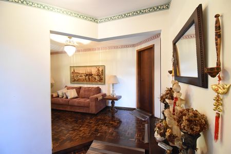 Casa à venda com 220m², 4 quartos e 2 vagasSala