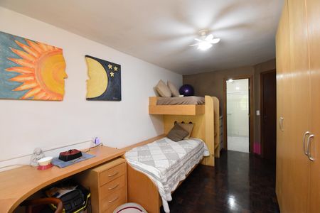 Casa à venda com 220m², 4 quartos e 2 vagasSuíte 1