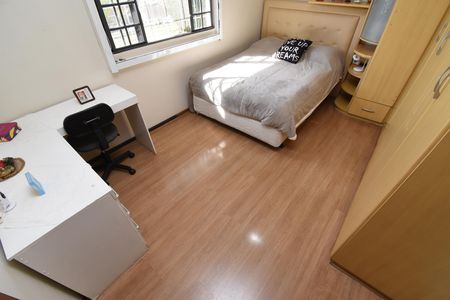 Casa à venda com 220m², 4 quartos e 2 vagasSuíte  2