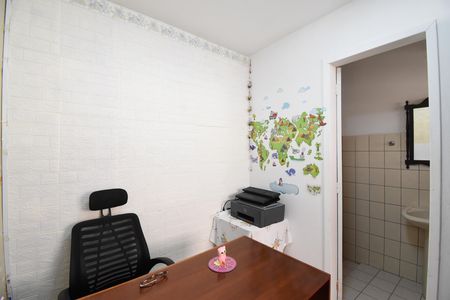 Casa à venda com 220m², 4 quartos e 2 vagasEscritório