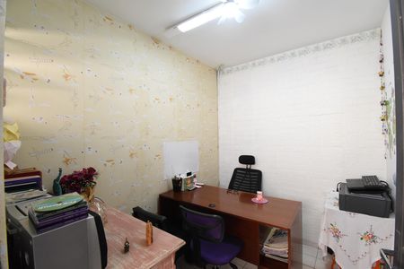 Casa à venda com 220m², 4 quartos e 2 vagasEscritório