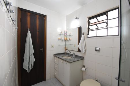 Casa à venda com 220m², 4 quartos e 2 vagasBanheiro da Suíte 1