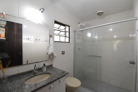 Casa à venda com 220m², 4 quartos e 2 vagasBanheiro da Suíte 1