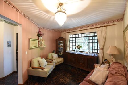 Casa à venda com 220m², 4 quartos e 2 vagasSala
