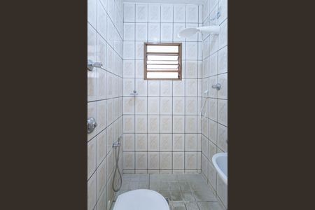 Casa de condomínio para alugar com 65m², 2 quartos e 1 vaga Casa de condomínio para alugar com 65m², 2 quartos e 1 vagaBanheiro social