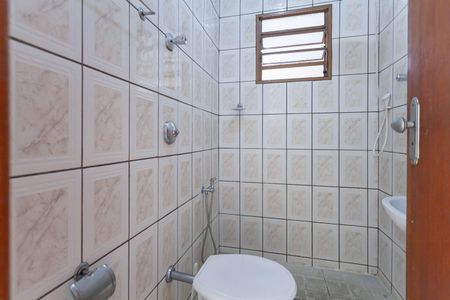 Casa de condomínio para alugar com 65m², 2 quartos e 1 vaga Casa de condomínio para alugar com 65m², 2 quartos e 1 vagaBanheiro social