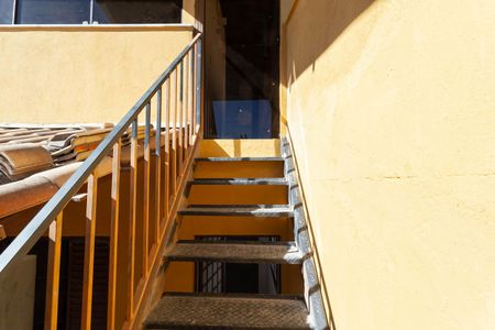 Casa de condomínio para alugar com 85m², 3 quartos e 1 vaga Casa de condomínio para alugar com 85m², 3 quartos e 1 vagaEscada