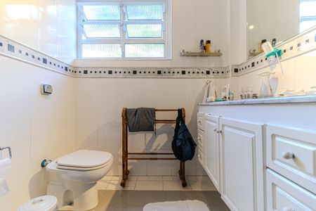 Apartamento à venda com 210m², 3 quartos e 2 vagas Apartamento à venda com 210m², 3 quartos e 2 vagasBanheiro da Suíte
