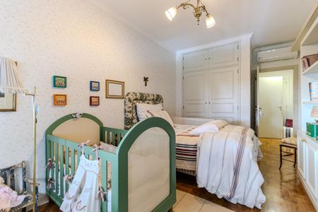 Apartamento à venda com 210m², 3 quartos e 2 vagas Apartamento à venda com 210m², 3 quartos e 2 vagasQuarto