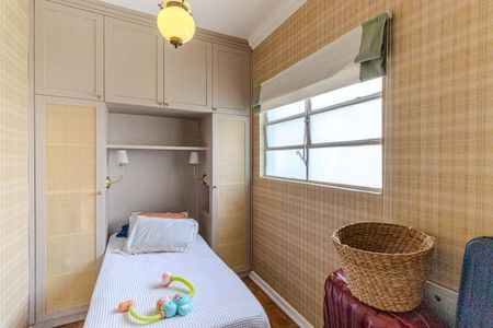 Apartamento à venda com 210m², 3 quartos e 2 vagas Apartamento à venda com 210m², 3 quartos e 2 vagasQuarto de Serviço