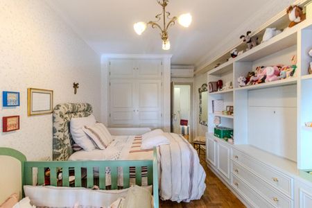 Apartamento à venda com 210m², 3 quartos e 2 vagas Apartamento à venda com 210m², 3 quartos e 2 vagasQuarto
