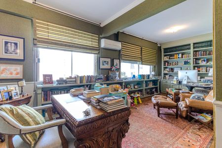 Apartamento à venda com 210m², 3 quartos e 2 vagas Apartamento à venda com 210m², 3 quartos e 2 vagasEscritório