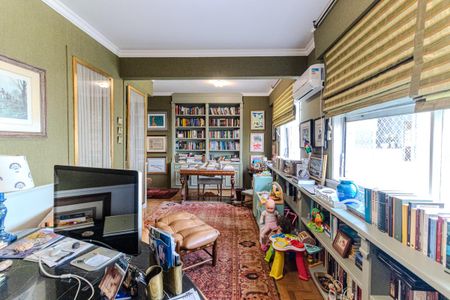 Apartamento à venda com 210m², 3 quartos e 2 vagas Apartamento à venda com 210m², 3 quartos e 2 vagasEscritório