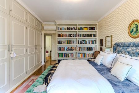 Apartamento à venda com 210m², 3 quartos e 2 vagas Apartamento à venda com 210m², 3 quartos e 2 vagasSuíte