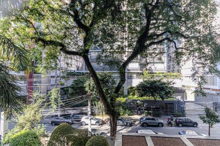 Apartamento à venda com 210m², 3 quartos e 2 vagas Apartamento à venda com 210m², 3 quartos e 2 vagasVista