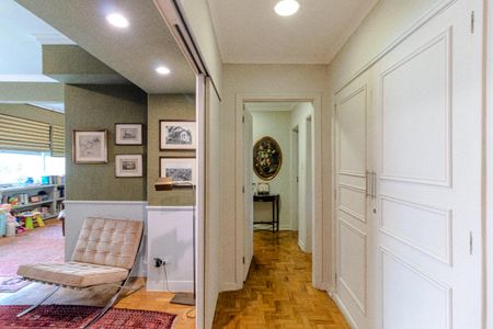 Apartamento à venda com 210m², 3 quartos e 2 vagas Apartamento à venda com 210m², 3 quartos e 2 vagasCorredor