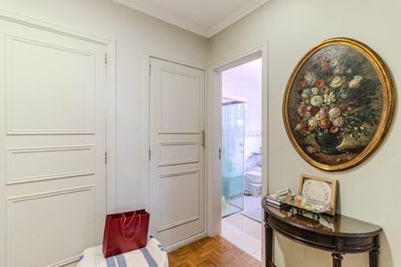 Apartamento à venda com 210m², 3 quartos e 2 vagas Apartamento à venda com 210m², 3 quartos e 2 vagasCorredor dos Quartos