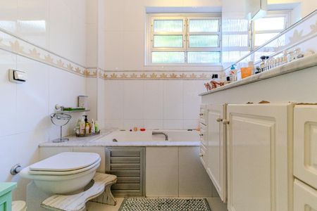 Apartamento à venda com 210m², 3 quartos e 2 vagas Apartamento à venda com 210m², 3 quartos e 2 vagasBanheiro Social