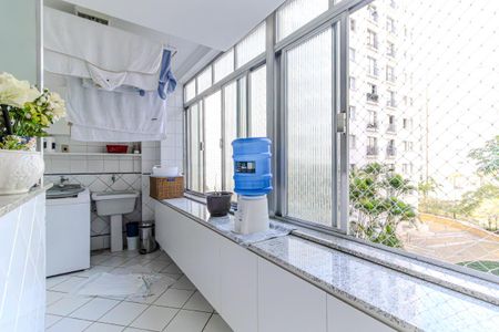 Apartamento à venda com 210m², 3 quartos e 2 vagas Apartamento à venda com 210m², 3 quartos e 2 vagasÁrea de Serviço