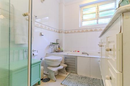Apartamento à venda com 210m², 3 quartos e 2 vagas Apartamento à venda com 210m², 3 quartos e 2 vagasBanheiro Social