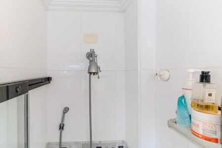 Apartamento à venda com 210m², 3 quartos e 2 vagas Apartamento à venda com 210m², 3 quartos e 2 vagasBanheiro da Suíte