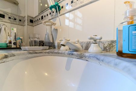 Apartamento à venda com 210m², 3 quartos e 2 vagas Apartamento à venda com 210m², 3 quartos e 2 vagasBanheiro da Suíte
