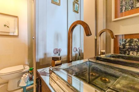 Apartamento à venda com 210m², 3 quartos e 2 vagas Apartamento à venda com 210m², 3 quartos e 2 vagasLavabo