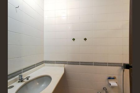 Apartamento para alugar com 140m², 3 quartos e 2 vagas Apartamento para alugar com 140m², 3 quartos e 2 vagasBanheiro Corredor