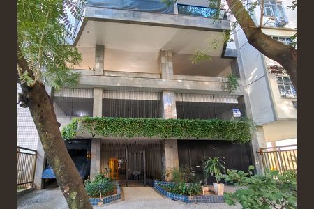 Apartamento para alugar com 140m², 3 quartos e 2 vagas Apartamento para alugar com 140m², 3 quartos e 2 vagasFachada e portaria