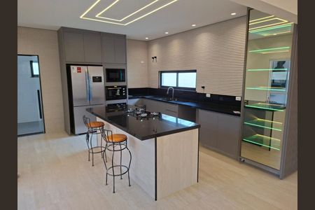 Casa de condomínio à venda com 330m², 4 quartos e 4 vagas Casa de condomínio à venda com 330m², 4 quartos e 4 vagasFoto 01