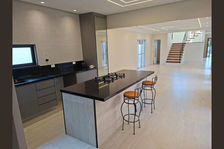 Casa de condomínio à venda com 330m², 4 quartos e 4 vagas Casa de condomínio à venda com 330m², 4 quartos e 4 vagasFoto 02