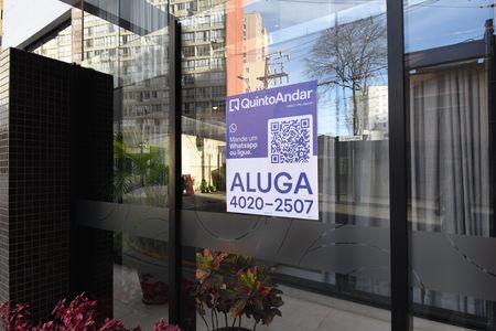 Placa de kitnet/studio para alugar com 1 quarto, 20m² em Mercês, Curitiba